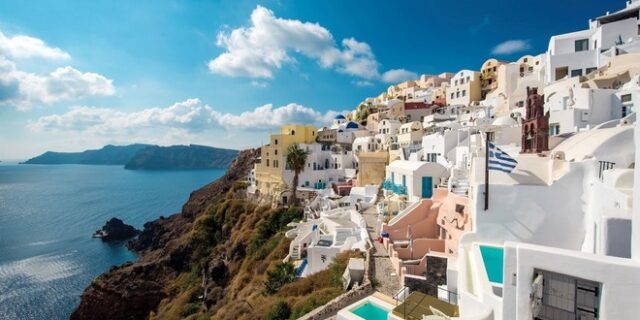 Άνοιξαν και τα δύο Ducato στη Σαντορίνη