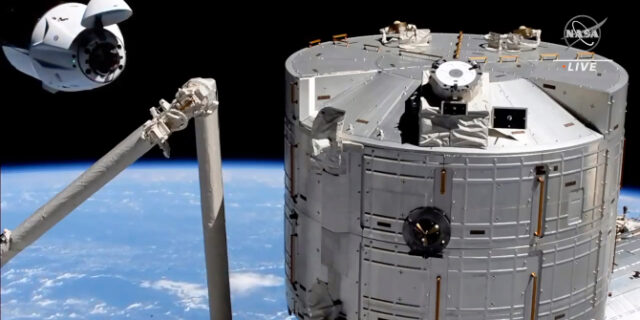 SpaceX: Πίσω στη Γη η κάψουλα με 4 αστροναύτες από τον Διεθνή Διαστημικό Σταθμό