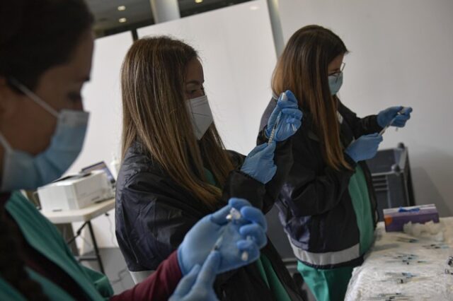 Ισπανία: Ένας στους τέσσερις πολίτες έχει ήδη λάβει τουλάχιστον μία δόση του εμβολίου κατά του κορονοϊού