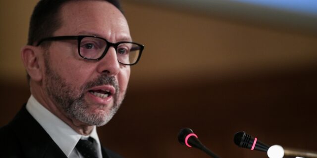 Στουρνάρας: Να κρατήσει ανοικτούς τους κρουνούς του χρήματος η ΕΚΤ