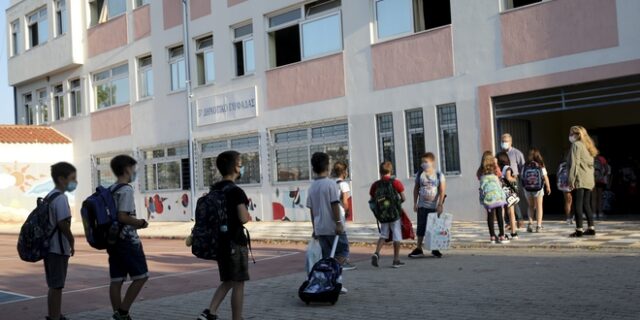 Άρση μέτρων: Πώς άνοιξαν σήμερα νηπιαγωγεία, δημοτικά και γυμνάσια