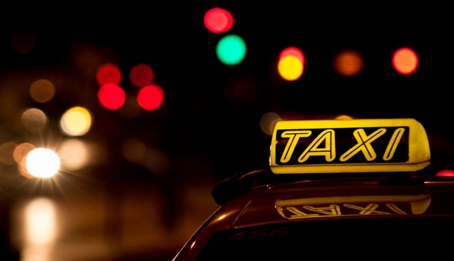 Έρευνα για την καταγγελία κοπέλας για απόπειρα βιασμού από οδηγό ταξί στο κέντρο της Αθήνας
