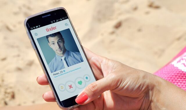 Η Gen Z ανάγκασε το Tinder να αλλάξει τακτική