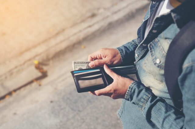Κρήτη: Βρήκε και παρέδωσε πορτοφόλι με 850 ευρώ