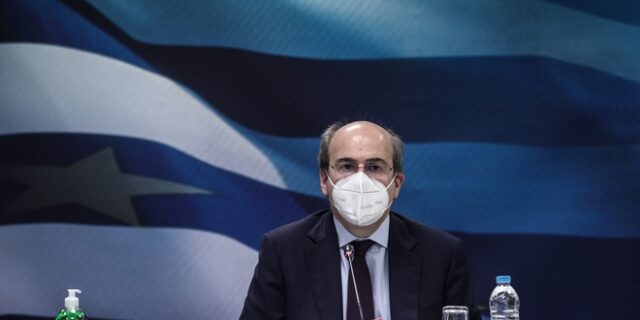 Η κυβέρνηση υπερασπίζεται το εργασιακό νομοσχέδιο: Δεν μπαίνει στον γύψο κανένα δικαίωμα