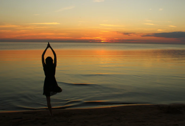 Μια yoga instructor αποκαλύπτει το μυστικό για maximum αποτελέσματα, όποιον τρόπο άσκησης κι αν επιλέγεις