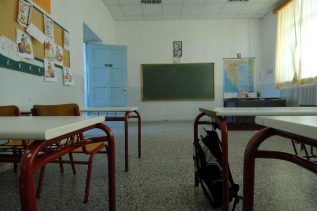 Συνελήφθη δάσκαλος Δημοτικού που έστελνε σε 11χρονες μαθήτριές του σεξουαλικά μηνύματα