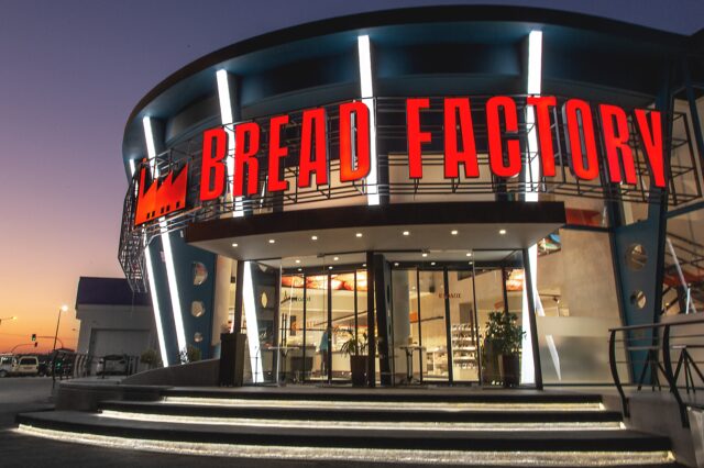 Τα BREAD FACTORY Προσφέρουν Κάθε Μέρα Και Κάτι Ακόμα
Με Επίκεντρο Τον άνθρωπο, Την Κοινωνία, Το Περιβάλλον