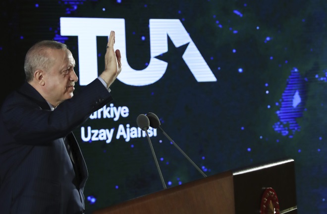 Τουρκία: Ο Ερντογάν στο Διάστημα – Ετοιμάζει 10ετές διαστημικό πρόγραμμα