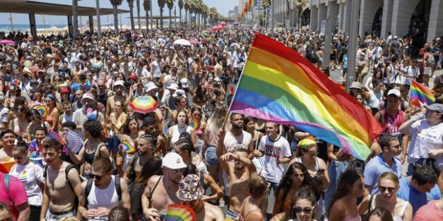 Ισραήλ: Πάνω από 100.000 πολίτες συμμετείχαν στην “Πορεία της Υπερηφάνειας” στο Τελ Αβίβ