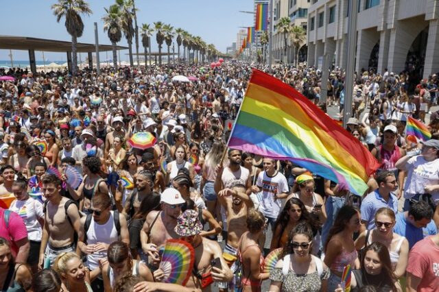 Ισραήλ: Πάνω από 100.000 πολίτες συμμετείχαν στην “Πορεία της Υπερηφάνειας” στο Τελ Αβίβ