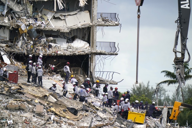 Φλόριντα: Στους 10 οι νεκροί από την κατάρρευση του κτιρίου – Εξακολουθεί να αγνοείται ο 21χρονος Έλληνας
