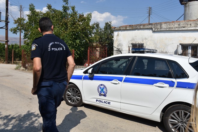Θεσσαλονίκη: Ανήλικοι προσπάθησαν να ληστέψουν πεζούς με ψεύτικο όπλο – Σημάδεψαν και αστυνομικούς