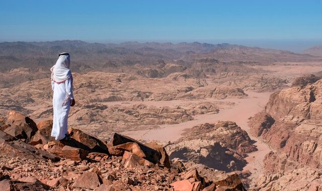 Καύσωνας: Άνθρωπος με εμπειρία στην έρημο δίνει τα SOS για την επιβίωση