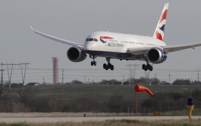 Heathrow: Κατέρρευσε το μπροστινό μέρος αεροσκάφους Dreamliner 787 της British Airways