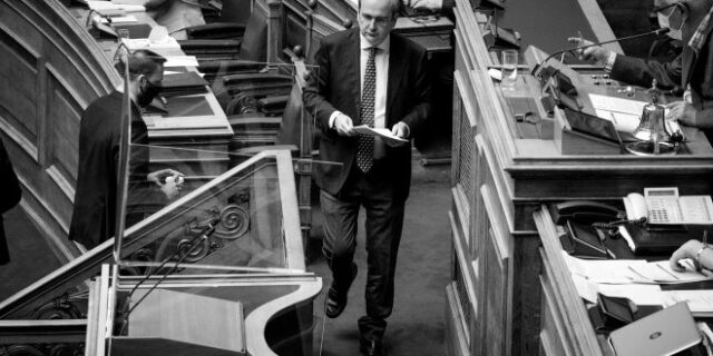 Οι 5 λόγοι που κανείς, πλην Ν.Δ, δεν στηρίζει το νέο ασφαλιστικό