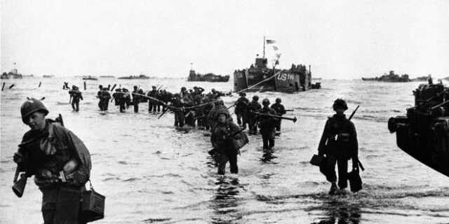 Απόβαση στη Νορμανδία: 77 χρόνια από τη μεγαλύτερη στρατιωτική αμφίβια επιχείρηση