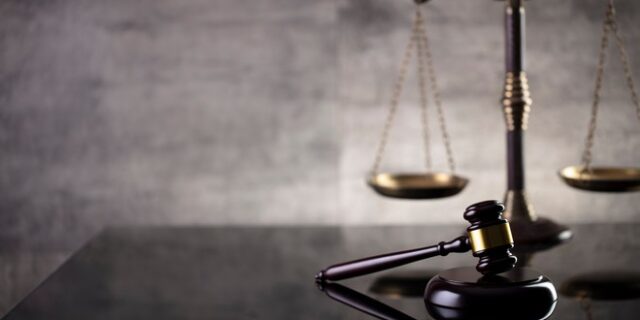 Βρετανία: Σε δίκη βουλευτής για σεξουαλική κακοποίηση 15χρονου