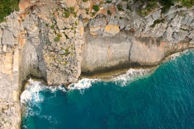Καταφύγι: Δείτε την πιο άγρια παραλία της Ελλάδας από ψηλά