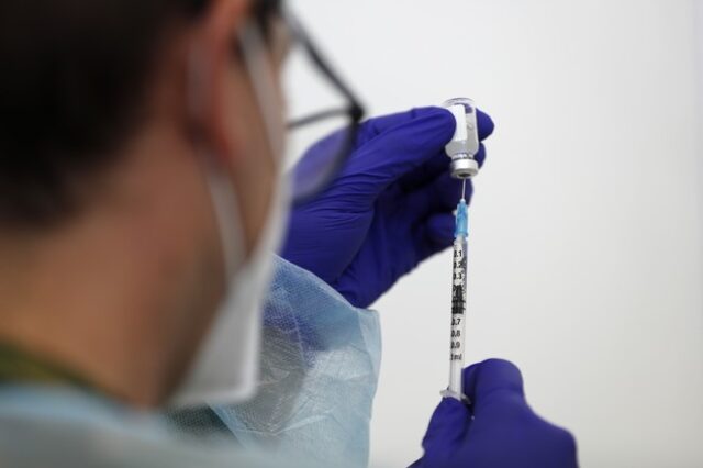 CDC: Έντεκα φορές λιγότερες πιθανότητες να πεθάνουν από κορονοϊό οι πλήρως εμβολιασμένοι