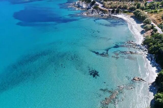Λιανή Άμμος Εύβοιας: Πείτε αντίο στον καύσωνα από την “πισίνα” του Αιγαίου