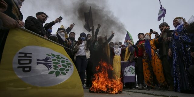 Τουρκία: Ένοπλος εισέβαλε στα γραφεία του HDP στη Σμύρνη και πυροβόλησε μέλος του κόμματος