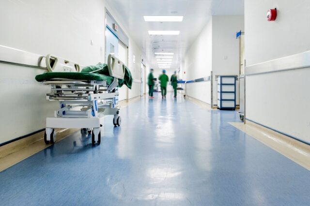 Νοσοκομεία: Συνεχίζεται η αποκλιμάκωση των πιέσεων – Ανησυχία για τον Οκτώβριο