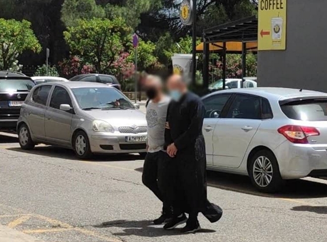 Αγρίνιο: Η σκοτεινή δράση του ιερέα – Σύλληψη μετά την συγκλονιστική καταγγελία στο Ladylike.gr