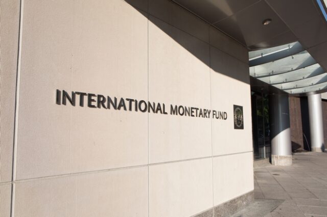ΔΝΤ: “Βλέπει” ανάπτυξη 3,3% φέτος και 5,4% το 2022