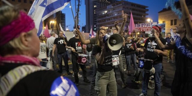 Bibi Ciao: Η αφιέρωση Ισραηλινών στον Νετανιάχου – Γιορτάζουν το τέλος κυριαρχίας του