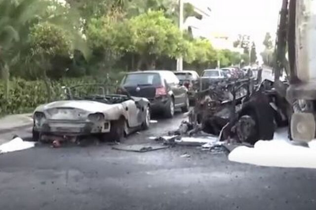 Καβούρι: Εκρήξεις και φωτιά μετά απο σύγκρουση απορριμματοφόρου με ταξί