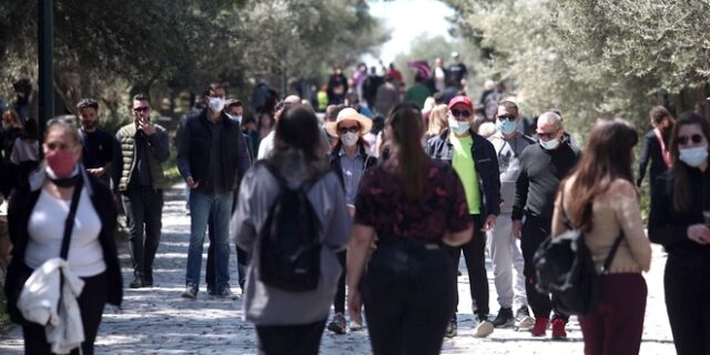 Το καλοκαίρι μπήκε με κρύο: Γιατί έχουμε άστατο καιρό – Πόσο θα κρατήσει