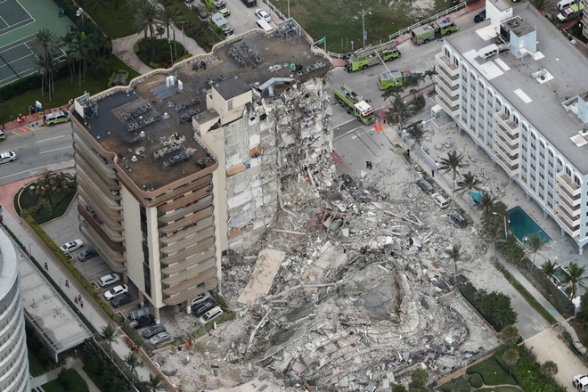 Μαϊάμι: Η στιγμή της κατάρρευσης του 12ώροφου κτιρίου – Ενας νεκρός, δεκάδες αγνοούμενοι