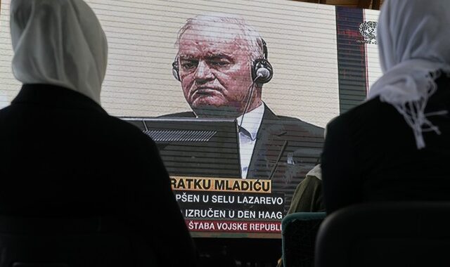 Ράτκο Μλάντιτς: Αμετάκλητα ένοχος ο “χασάπης της Βοσνίας” – Το Διεθνές Δικαστήριο απέρριψε την έφεση