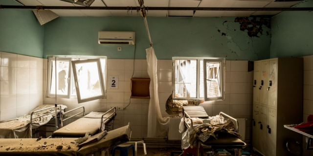 Οι Έλληνες που χειρουργούν ανάμεσα σε βόμβες