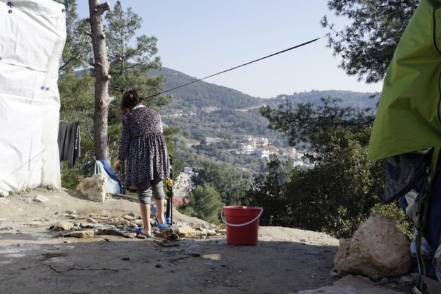 Οι εκκωφαντικές σιωπές των προσφύγων στο Βαθύ της Σάμου