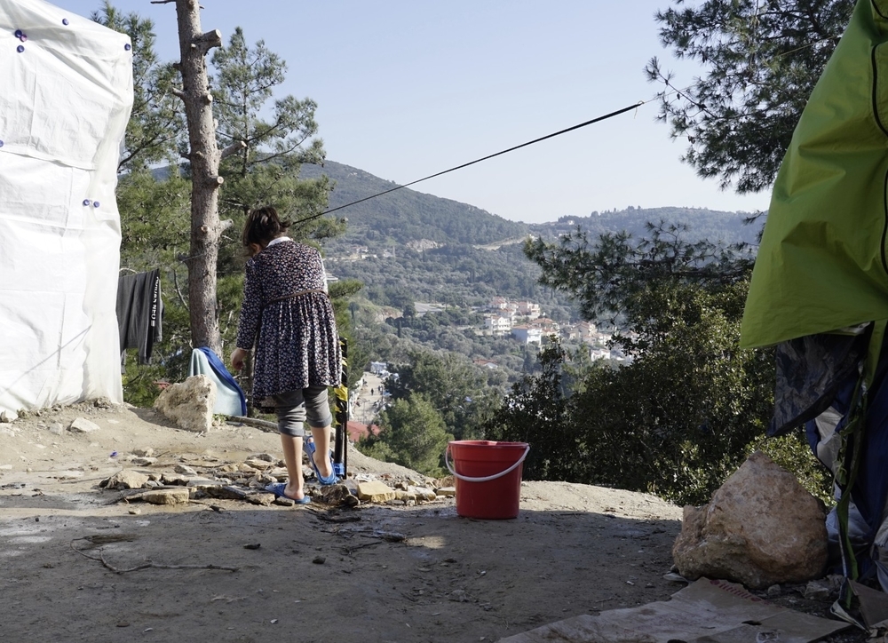 Οι εκκωφαντικές σιωπές των προσφύγων στο Βαθύ της Σάμου