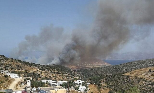 Φωτιά στην Πάρο: Σε ύφεση το πύρινο μέτωπο, φτάνουν και άλλες ενισχύσεις