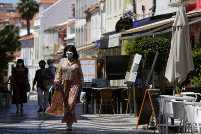Πορτογαλία: Βρετανοί τουρίστες φεύγουν άρον άρον για να γλυτώσουν την καραντίνα