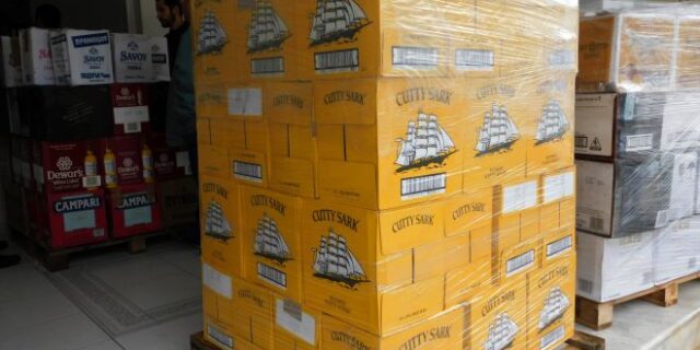 ΑΑΔΕ: Θαλαμηγό, λευκή λιμουζίνα Mercedes και άλλα λαθραία “ξετρύπωσαν” οι “ράμπο”