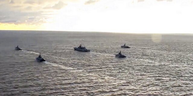 Μαύρη Θάλασσα: Ρωσικά προειδοποιητικά πυρά κατά βρετανικού αντιτορπιλικού