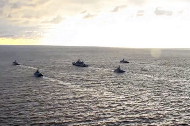 Μαύρη Θάλασσα: Ρωσικά προειδοποιητικά πυρά κατά βρετανικού αντιτορπιλικού