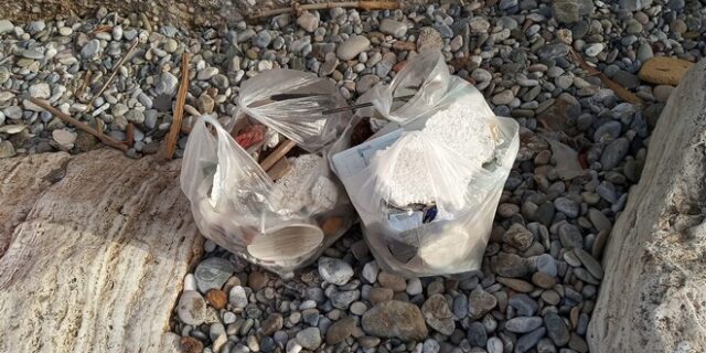 Θεσσαλονίκη: Εθελοντές μάζεψαν σκουπίδια 680 λίτρων από παραλία της πόλης