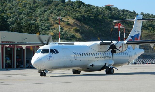 Με τσάρτερ πτήσεις της SKY express, Αυστριακοί σε Σκιάθο, Πάρο και Νάξο