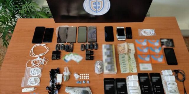 Συνελήφθη σωφρονιστικός που προμήθευε με ναρκωτικά και κινητά κρατούμενους στον Κορυδαλλό