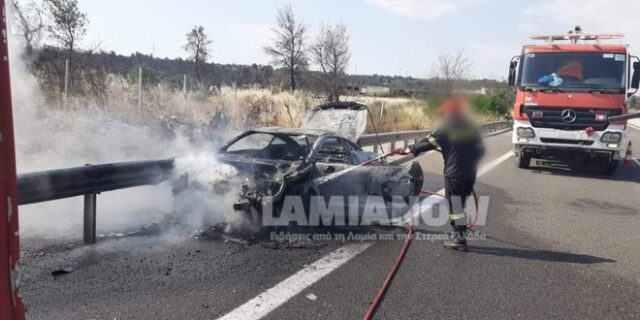 Φθιώτιδα: “Στάχτη” έγινε σπορ αυτοκίνητο έξω από το Μαρτίνο