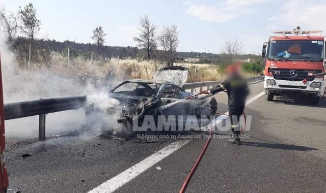 Φθιώτιδα: “Στάχτη” έγινε σπορ αυτοκίνητο έξω από το Μαρτίνο