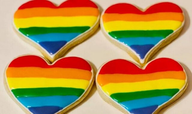 ΗΠΑ: Ουρές σε φούρνο του Τέξας που φτιάχνει μπισκότα στα χρώματα των ΛΟΑΤΚΙ+