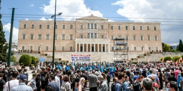 Εργασιακό: Η κυβέρνηση επιμένει παρά την οργή λαού