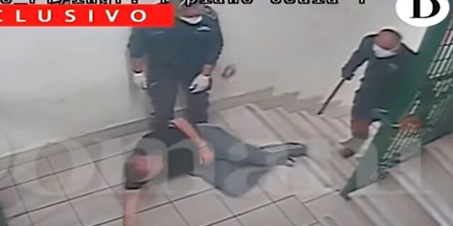 Ιταλία: Βίντεο σοκ με άγριο ξυλοδαρμό κρατουμένων – “Θα τους σκοτώσουμε σαν τα μοσχάρια”